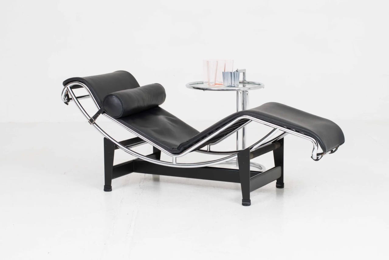Cassina LC4 Chaise Longue von Le Corbusier mit schwarzer Lederauflage - 4 Chaise Longue à reglage continu